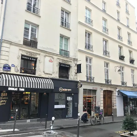 Victoires Near Louvre