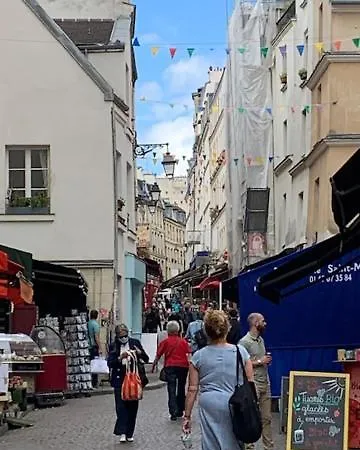 Apartment Charming Latin Quarter Courtyard Duplex For Four *