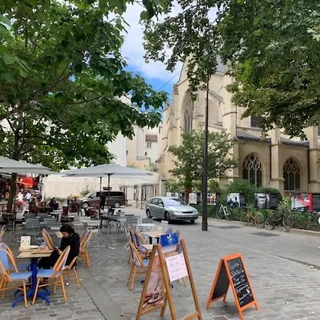 Charming Latin Quarter Courtyard Duplex For Four Apartment *