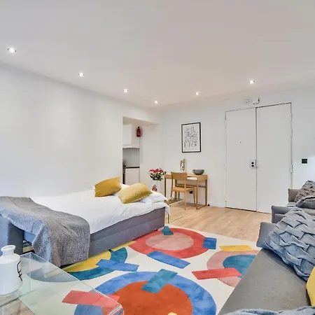 Apartment 102 - Urban Opera Picasso *