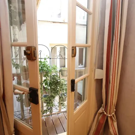 Appartement Victoires Near Louvre Paris