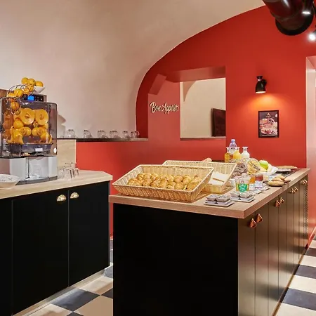 Ibis Styles Gare De L'est Magenta