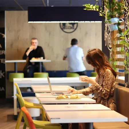 Ibis Budget La 19eme Ξενοδοχείο 2*