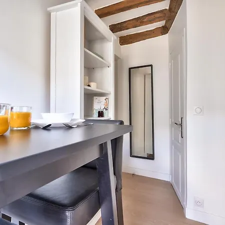 New Cocoon Duplex For 2 In The Heart Of Apartment Paris