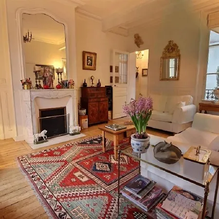 207535 - 4 Personnes Champ De Mars