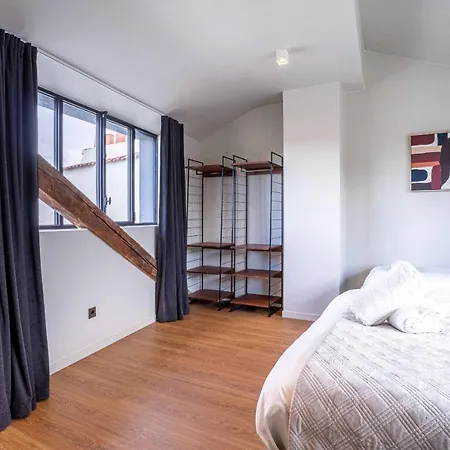 135 - Urban Five Star In Center Of