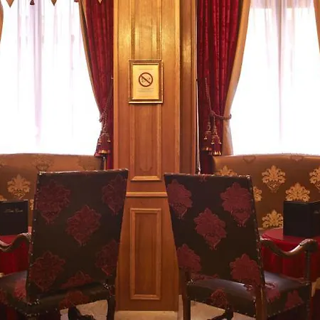 Hotel Grand Dechampaigne Paryż