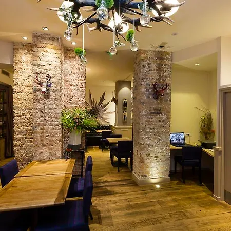 Hotel Brittany 3*