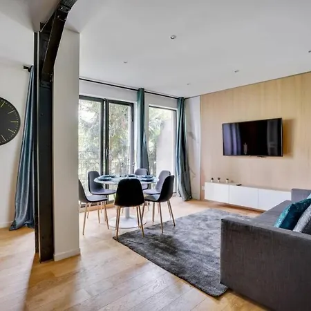 Luxury Republique Apartment *