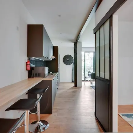 Luxury Republique Apartment