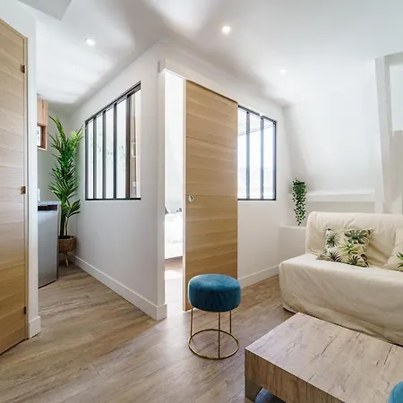 Apartment Parisian Flat With Eiffel Tower View Paris