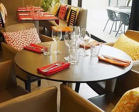 Hotel 17 Batignolles