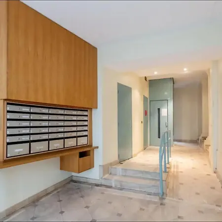 Alexis' Apartments Guest house Paris