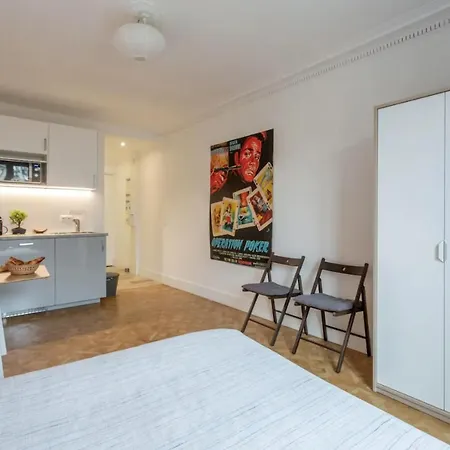 Alexis' Apartments