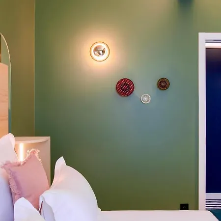 Amoi 4* Paris