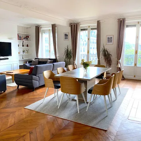 Marvellous Sunbathed 3br At The Heart Of Apartamento Paris