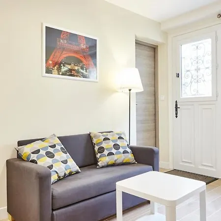 Nice 2 Bedroom Near Bastille Apartment *