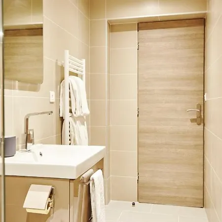Nice 2 Bedroom Near Bastille Apartment