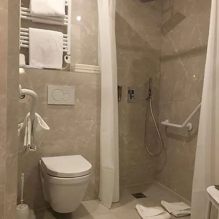 Louvre Sainte Anne Hotel