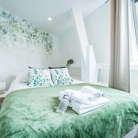 Parisian Flat With Eiffel Tower View * Paris