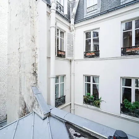 Quartier Montmartresaint Lazarelafayette * Paris