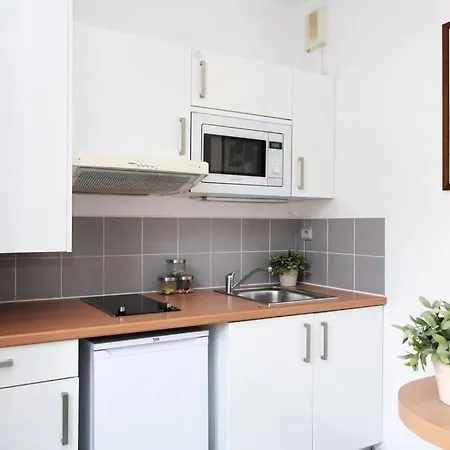 404 - Petit Bijou Dans Immeuble Hotelier 5 - Flat-guest Holiday home *
