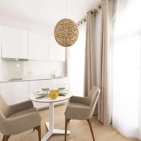 Candide Apartment