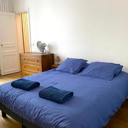 Апартаменты Real Parisian With 2 Bedrooms And Ac