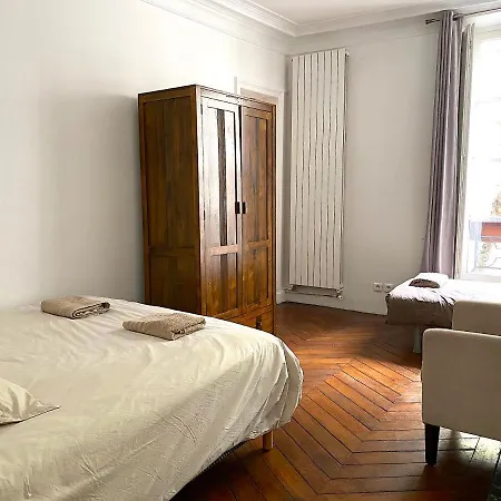 Апартаменты Real Parisian With 2 Bedrooms And Ac *