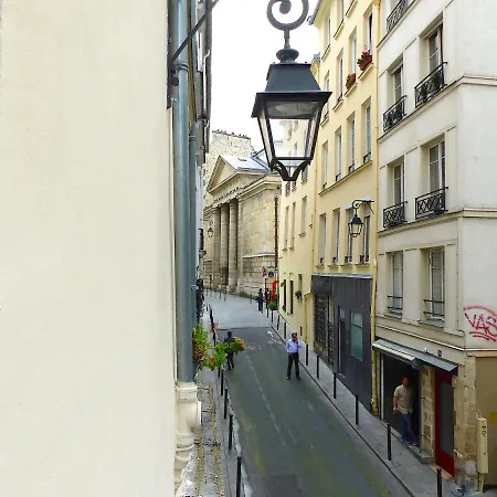 Апартаменты Real Parisian With 2 Bedrooms And Ac *