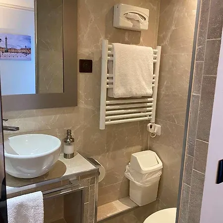 Hotel Louvre Sainte Anne Paris