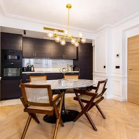 Newly Rebuilt By Architect - Center Of Apartment