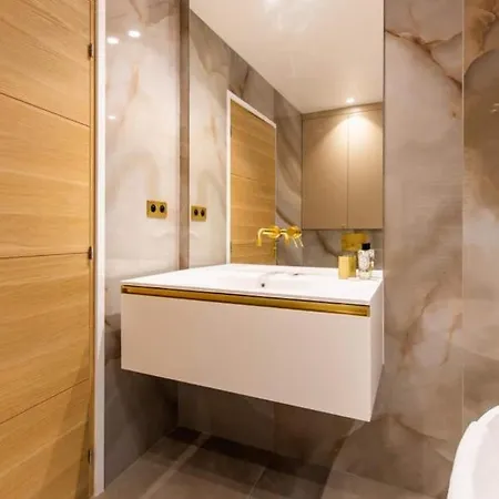 Newly Rebuilt By Architect - Center Of