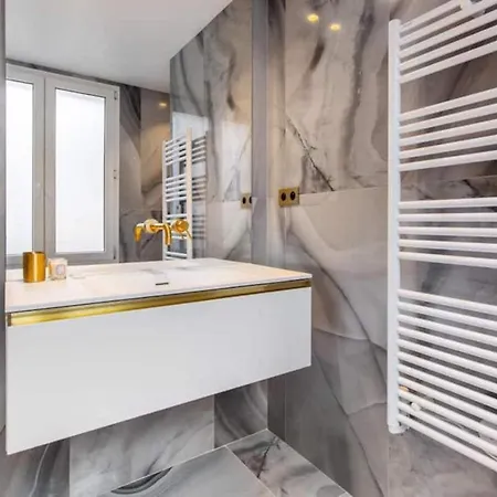 Apartment Newly Rebuilt By Architect - Center Of *