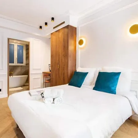 Newly Rebuilt By Architect - Center Of Paris