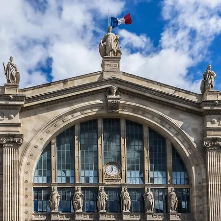 Cute Mezzanine In The Heart Of París
