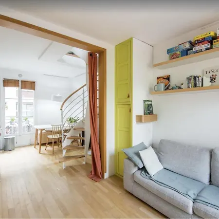Petit Lumineux Et Atypique Apartment Paris