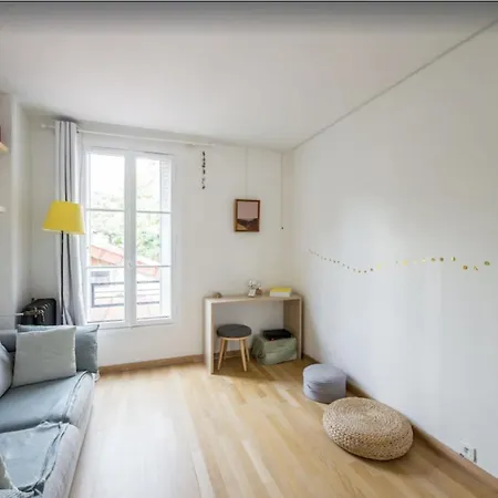 Petit Lumineux Et Atypique * Paris