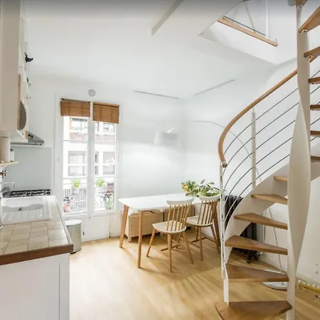 Petit Lumineux Et Atypique Apartment