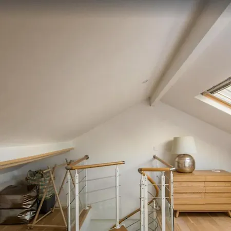 Petit Lumineux Et Atypique Apartment Paris