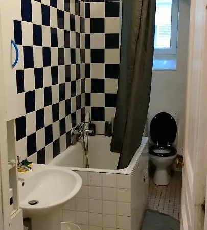 Private Iii For 1 Person Maximum In Our Family In 10, Near La Gare Du Nord
