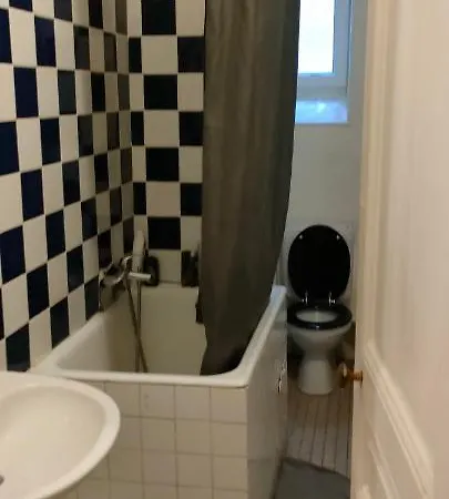 Private Iii For 1 Person Maximum In Our Family In 10, Near La Gare Du Nord Homestay