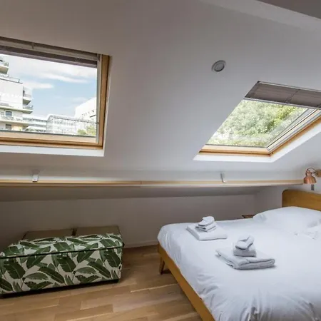 Petit Lumineux Et Atypique Apartament