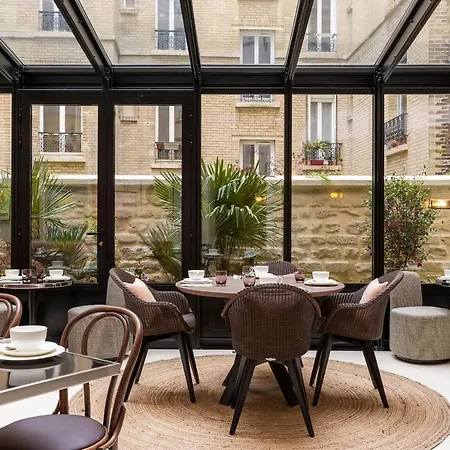 Moderniste Hotel 4*
