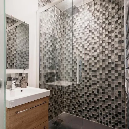 Courcelles Etoile Apartment Paris