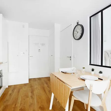 Rochechouart Apartment