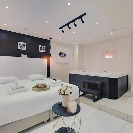 Apartment Rochechouart Paris