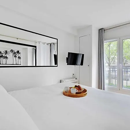 Rochechouart Apartment Paris