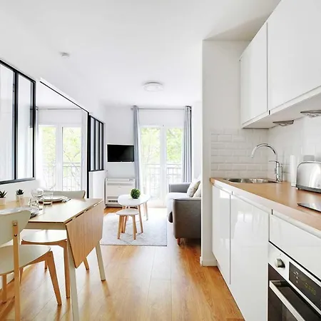 Rochechouart Apartment Paris