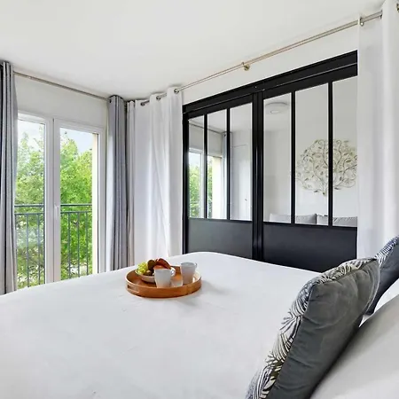 Rochechouart Apartment